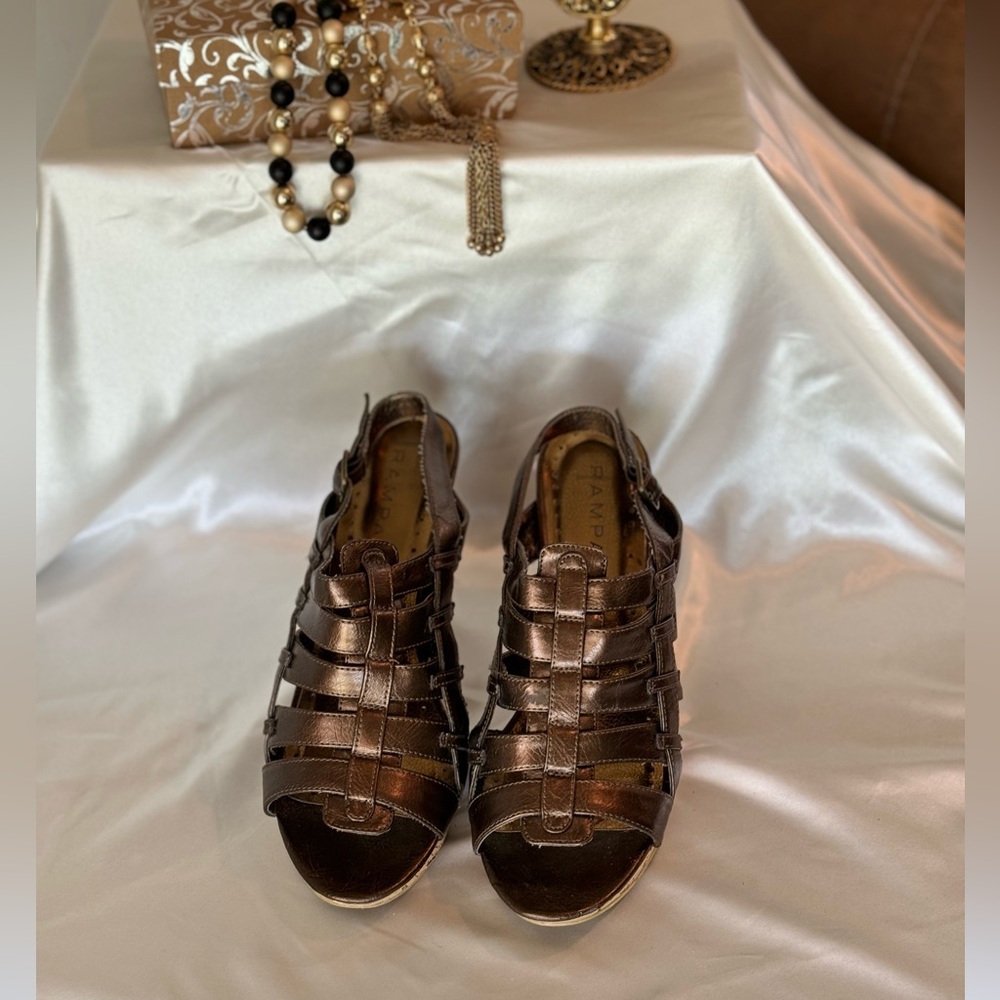 Rampage: Metallic Bronze Heel - Picture 2 of 6